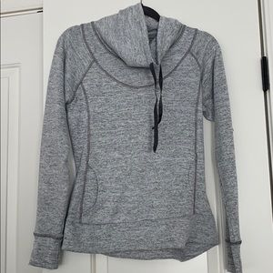 FITTED LOUNGE SWEATSHIRT